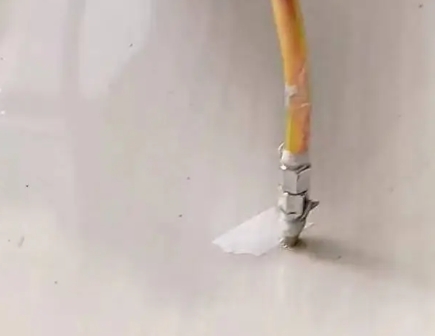 三门峡瓷砖空鼓维修公司专业解答在瓷砖铺贴过程中，如果使用的砂料过粗（如全部使用了粗砂），可能会导致以下问题